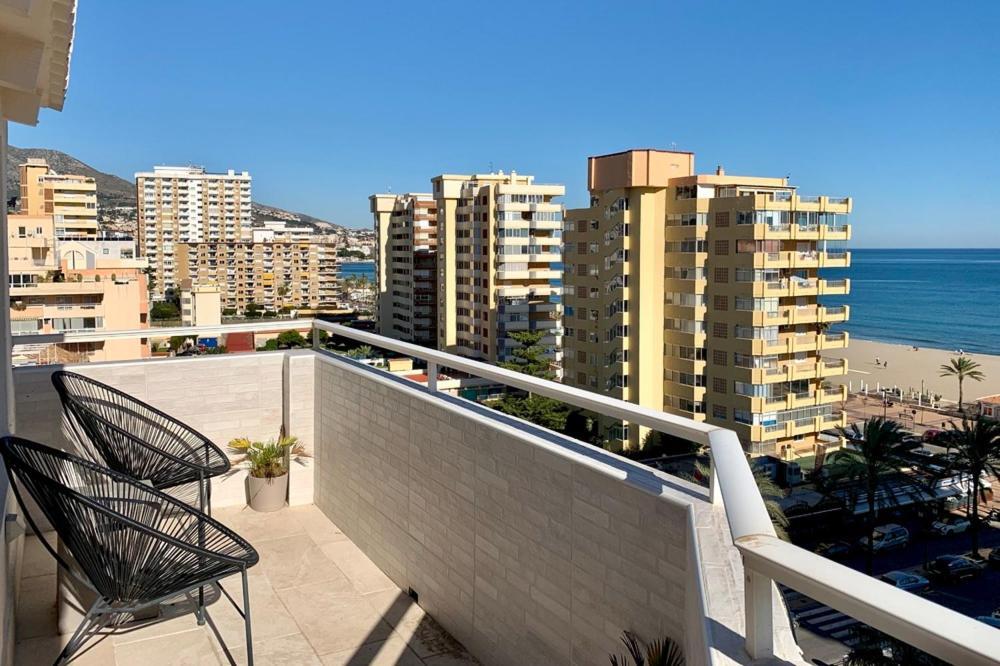 Ferienwohnung LUXURY PENTHOUSE, SEA VIEWS, 50m FROM THE BEACH! Fuengirola Exterior foto