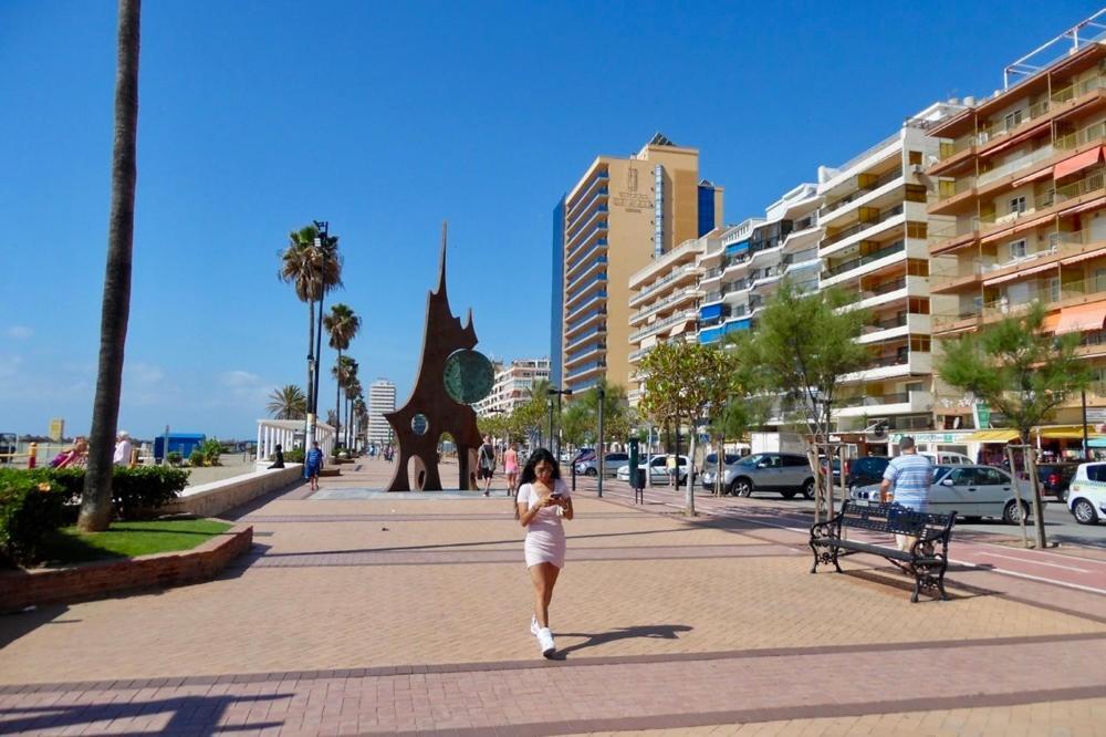 Ferienwohnung LUXURY PENTHOUSE, SEA VIEWS, 50m FROM THE BEACH! Fuengirola Exterior foto